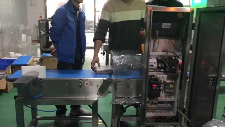 Weigher ελέγχου υψηλής ταχύτητας 1KW 120p/min για την επιθεώρηση του βάρους των προϊόντων